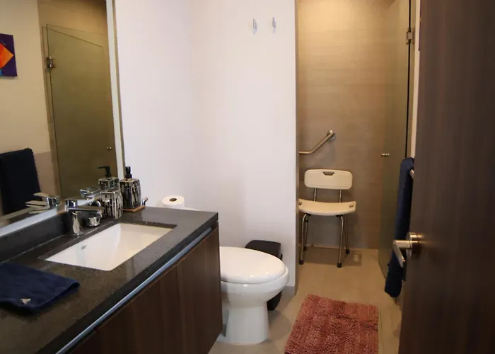 Totalmente Equipado, 3 Hab, 3 Banos, Balcon, Terraza, Cocina Y Lavandero