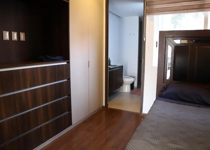 Totalmente Equipado, 3 Hab, 3 Banos, Balcon, Terraza, Cocina Y Lavandero *